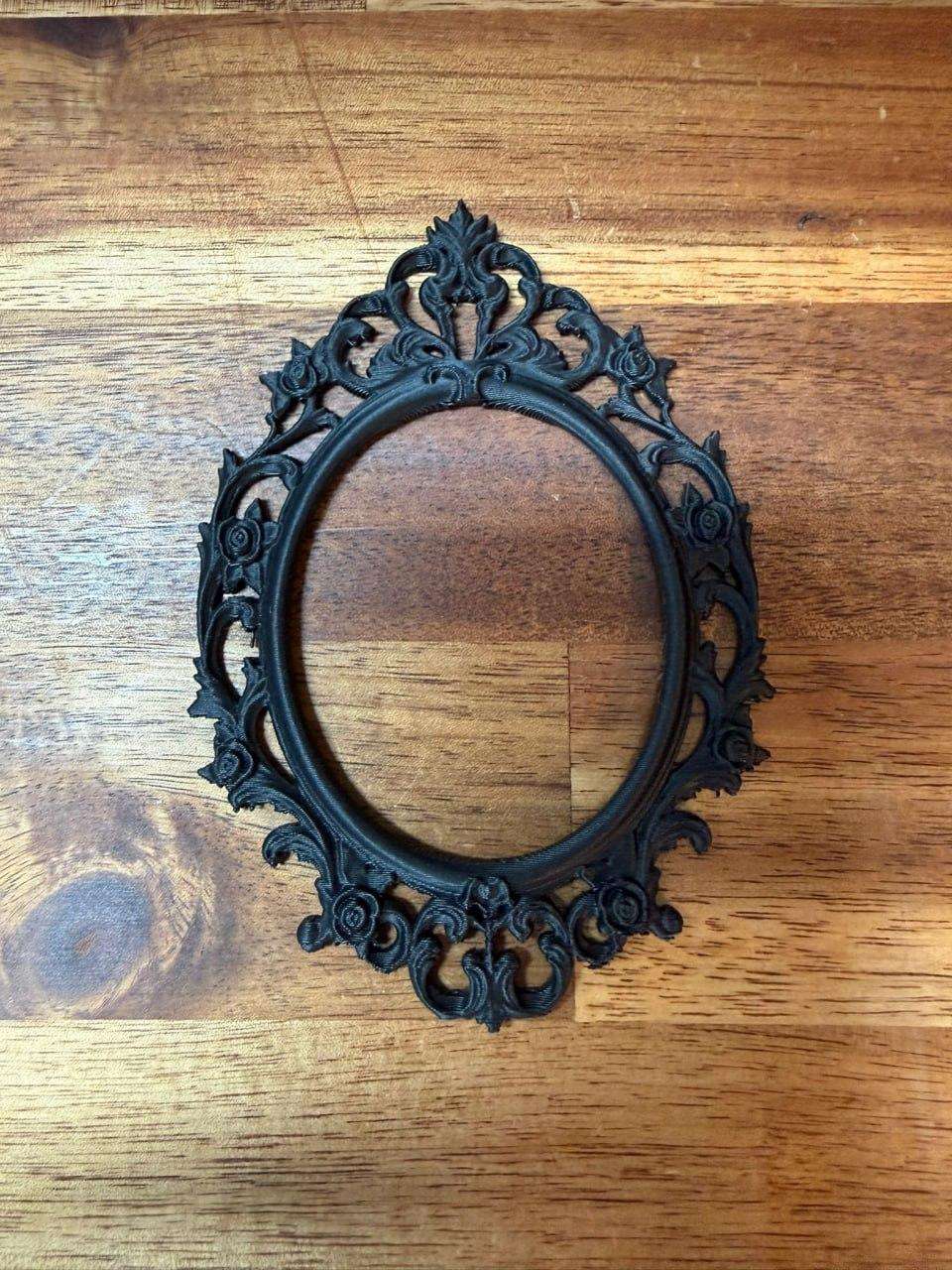 An oval frame in the Baroque style.