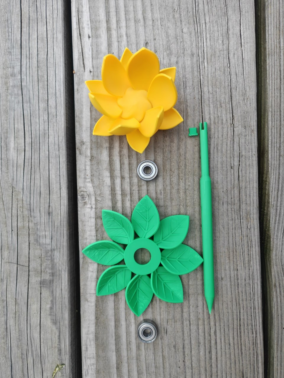 The Kinetic Zen Lotus is a wind-up toy with a dual spinning mechanism.